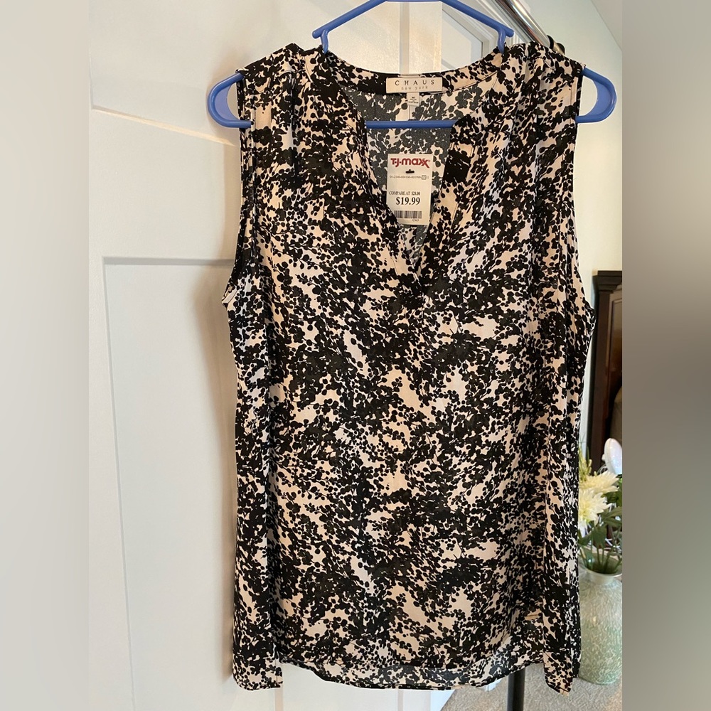 Black and White Sleeveless Patterned Blouse. Size Large